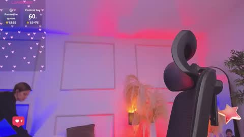 Snapshot of emilywillis8 chatting on November 24, 1:11 pm E M I L Y online show from November 24, 1:11 pm