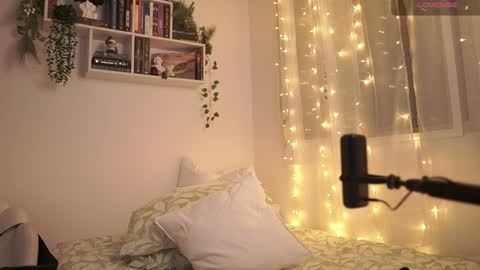 Snapshot of emilyxrose_ chatting on December 3, 9:56 pm IG thickemmsss online show from December 3, 9:56 pm