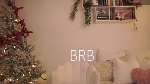 Snapshot of emilyxrose_ chatting on December 13, 10:13 pm IG thickemmsss online show from December 13, 10:13 pm