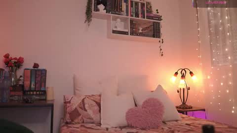 Snapshot of emilyxrose_ chatting on September 14, 5:01 pm IG thickemmsss online show from September 14, 5:01 pm