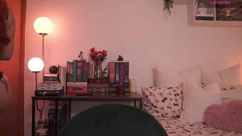 Snapshot of emilyxrose_ chatting on October 3, 5:43 pm IG thickemmsss online show from October 3, 5:43 pm