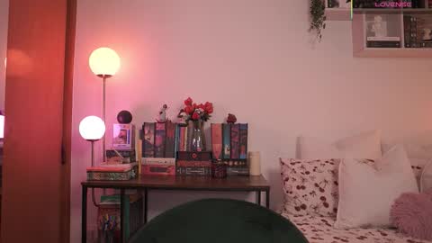 Snapshot of emilyxrose_ chatting on December 5, 8:16 pm IG thickemmsss online show from December 5, 8:16 pm