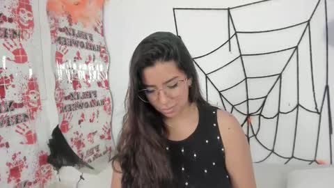 emilyy_cooperr online show from October 18, 12:06 pm