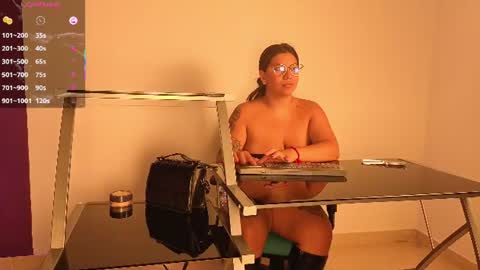 emilyy_cooperr online show from June 17, 12:18 pm