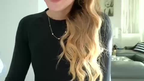 emilly online show from October 23, 9:24 pm