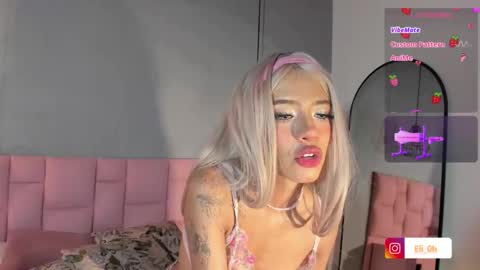Snapshot of emilyy_queen chatting on September 13, 6:35 am Emily online show from September 13, 6:35 am