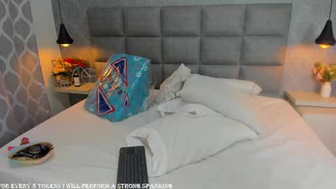 emilyy_r online show from February 6, 7:06 pm