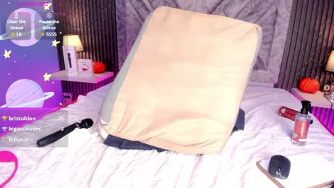 Snapshot of emilyystuart chatting on January 12, 12:28 am Emily online show from January 12, 12:28 am