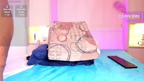 Snapshot of emilyystuart chatting on January 28, 4:18 am Emily online show from January 28, 4:18 am