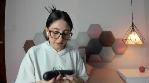Emilyy Watson online show from June 15, 12:07 pm
