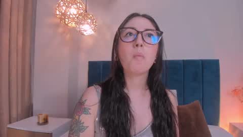 Emilyy Watson online show from June 17, 1:19 am
