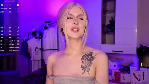 Snapshot of emimiy chatting on December 15, 4:06 am emimiy online show from December 15, 4:06 am