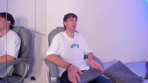 Snapshot of emir_ozan chatting on November 21, 11:31 am emir_ozan online show from November 21, 11:31 am