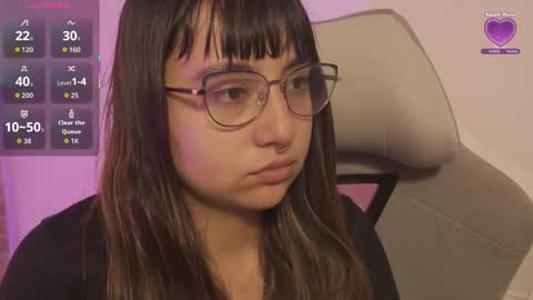 Snapshot of emitaa17228 chatting on November 7, 7:47 pm emma online show from November 7, 7:47 pm