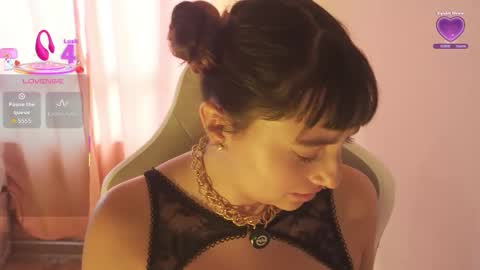 Snapshot of emitaa17228 chatting on December 15, 7:18 pm emma online show from December 15, 7:18 pm