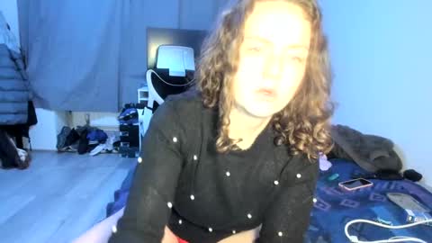 Snapshot of emliyjamesmjb chatting on February 10, 6:31 am emliyjamesmjb online show from February 10, 6:31 am