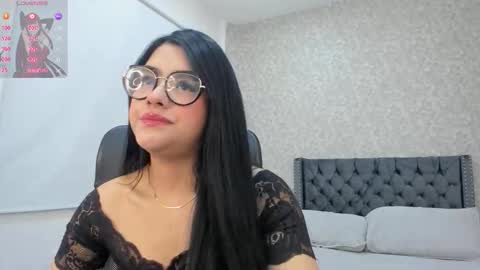 Snapshot of emma_1025 chatting on October 30, 1:23 pm emma online show from October 30, 1:23 pm