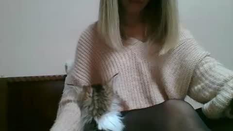 Snapshot of emma_991 chatting on December 30, 1:25 pm emma_991 online show from December 30, 1:25 pm