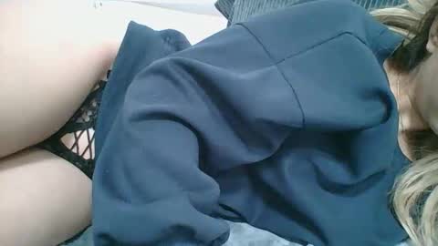 Snapshot of emma_991 chatting on December 1, 11:15 am emma_991 online show from December 1, 11:15 am