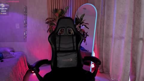   online show from November 4, 9:36 pm