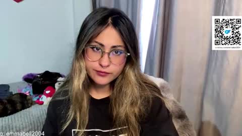 Snapshot of emma__bell_ chatting on February 17, 4:02 pm Emma Is here online show from February 17, 4:02 pm