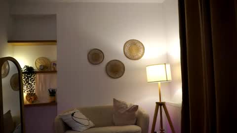 Your Emma online show from March 3, 10:52 pm