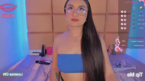 emma__js_ online show from April 30, 8:15 pm
