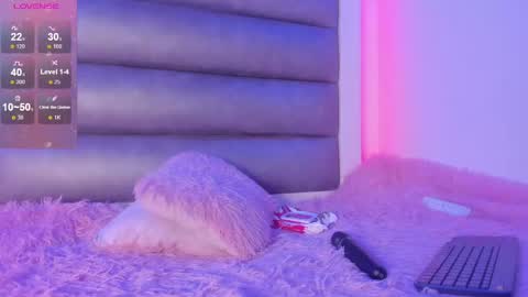 emma__js_ online show from June 5, 6:52 am