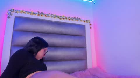 emma__js_ online show from June 9, 5:52 am