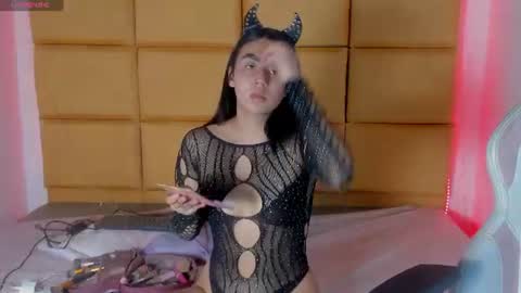emma__js_ online show from June 15, 2:30 pm