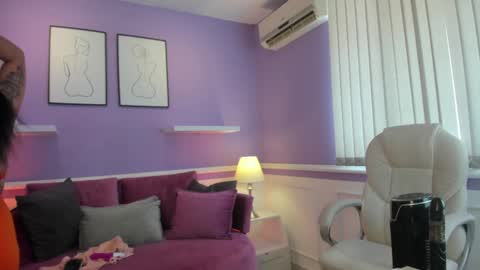 Snapshot of emma__walkerr_ chatting on February 8, 7:05 pm emma__walkerr_ online show from February 8, 7:05 pm