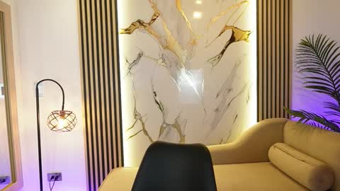 emma__walkerr_ online show from March 7, 7:11 pm