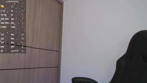 Snapshot of emma_aaa chatting on December 12, 9:58 pm Rocio online show from December 12, 9:58 pm