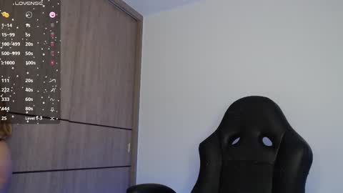 Snapshot of emma_aaa chatting on January 6, 8:57 am Rocio online show from January 6, 8:57 am