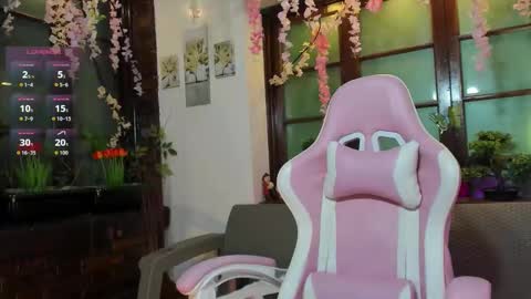 emma_ayala online show from February 15, 7:10 pm