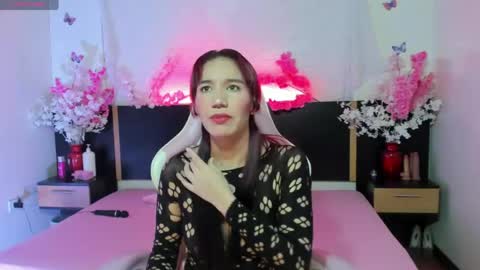 Snapshot of emma_ayala chatting on June 3, 7:19 pm emma_ayala online show from June 3, 7:19 pm