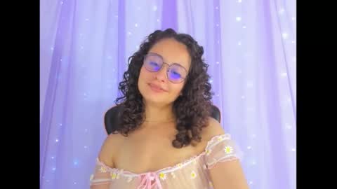 Snapshot of emma_belle02 chatting on November 19, 10:21 pm Emma online show from November 19, 10:21 pm