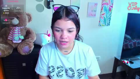 emma_boo_ online show from May 25, 5:19 pm