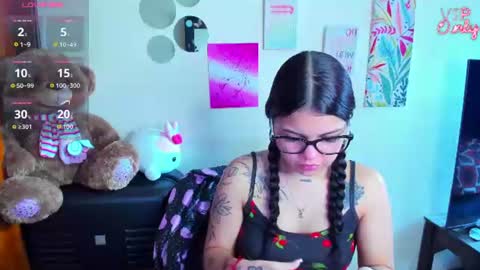 emma_boo_ online show from June 13, 4:49 pm