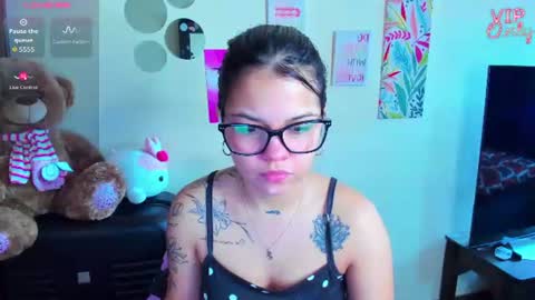 emma_boo_ online show from June 15, 2:52 pm