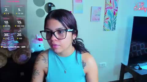 Snapshot of emma_boo_ chatting on June 18, 3:27 pm emma_boo_ online show from June 18, 3:27 pm