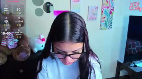 Snapshot of emma_boo_ chatting on June 19, 2:54 pm emma_boo_ online show from June 19, 2:54 pm