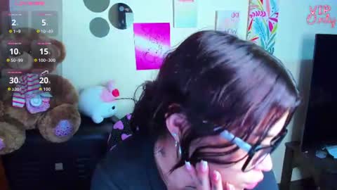 Snapshot of emma_boo_ chatting on June 23, 1:25 am emma_boo_ online show from June 23, 1:25 am