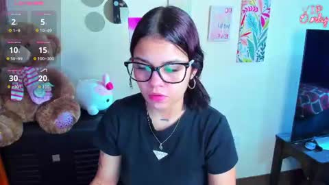 Snapshot of emma_boo_ chatting on June 23, 2:59 pm emma_boo_ online show from June 23, 2:59 pm