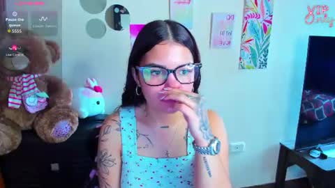 Snapshot of emma_boo_ chatting on June 24, 3:11 pm emma_boo_ online show from June 24, 3:11 pm