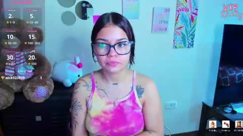 Snapshot of emma_boo_ chatting on June 30, 2:07 pm emma_boo_ online show from June 30, 2:07 pm
