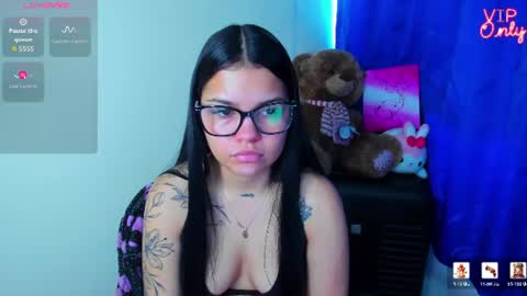 Snapshot of emma_boo_ chatting on July 6, 3:14 pm emma_boo_ online show from July 6, 3:14 pm