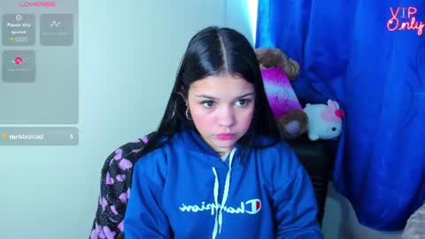 Snapshot of emma_boo_ chatting on July 8, 4:11 pm emma_boo_ online show from July 8, 4:11 pm