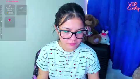 Snapshot of emma_boo_ chatting on July 9, 3:27 pm emma_boo_ online show from July 9, 3:27 pm