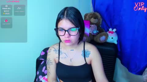 Snapshot of emma_boo_ chatting on July 10, 11:29 pm emma_boo_ online show from July 10, 11:29 pm